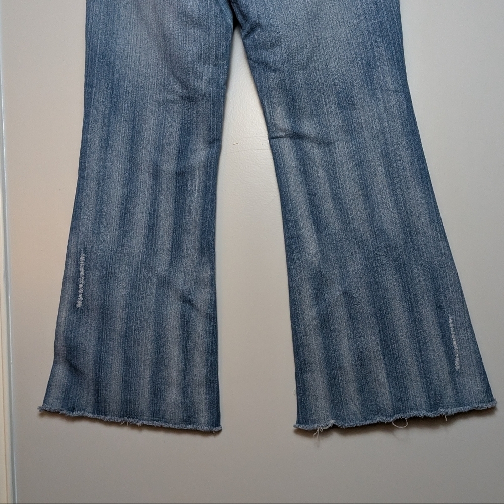Dollhouse Jeans Women’s Size 9 Distressed Light Wash Flare Denim Vintage Y2K - Picture 5 of 16